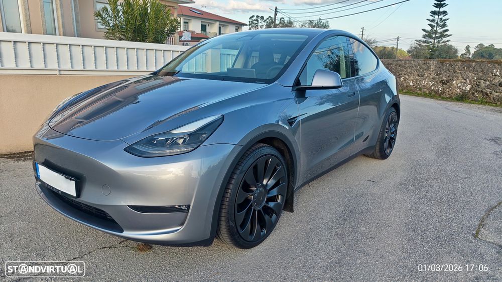 Tesla Model Y Performance Tração Integral - 12