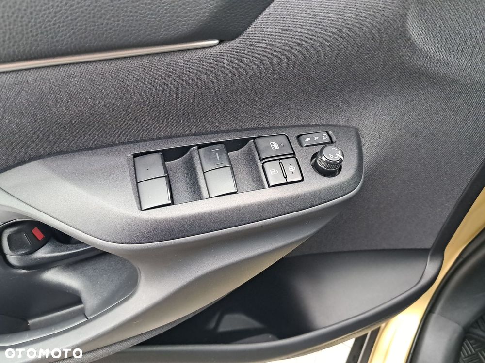 Toyota Yaris Cross Hybrid 1.5 Comfort 4x4 - 17