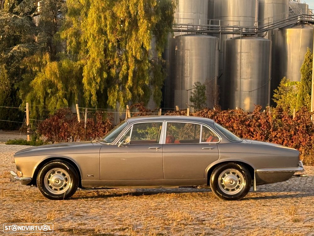 Jaguar XJ - 7
