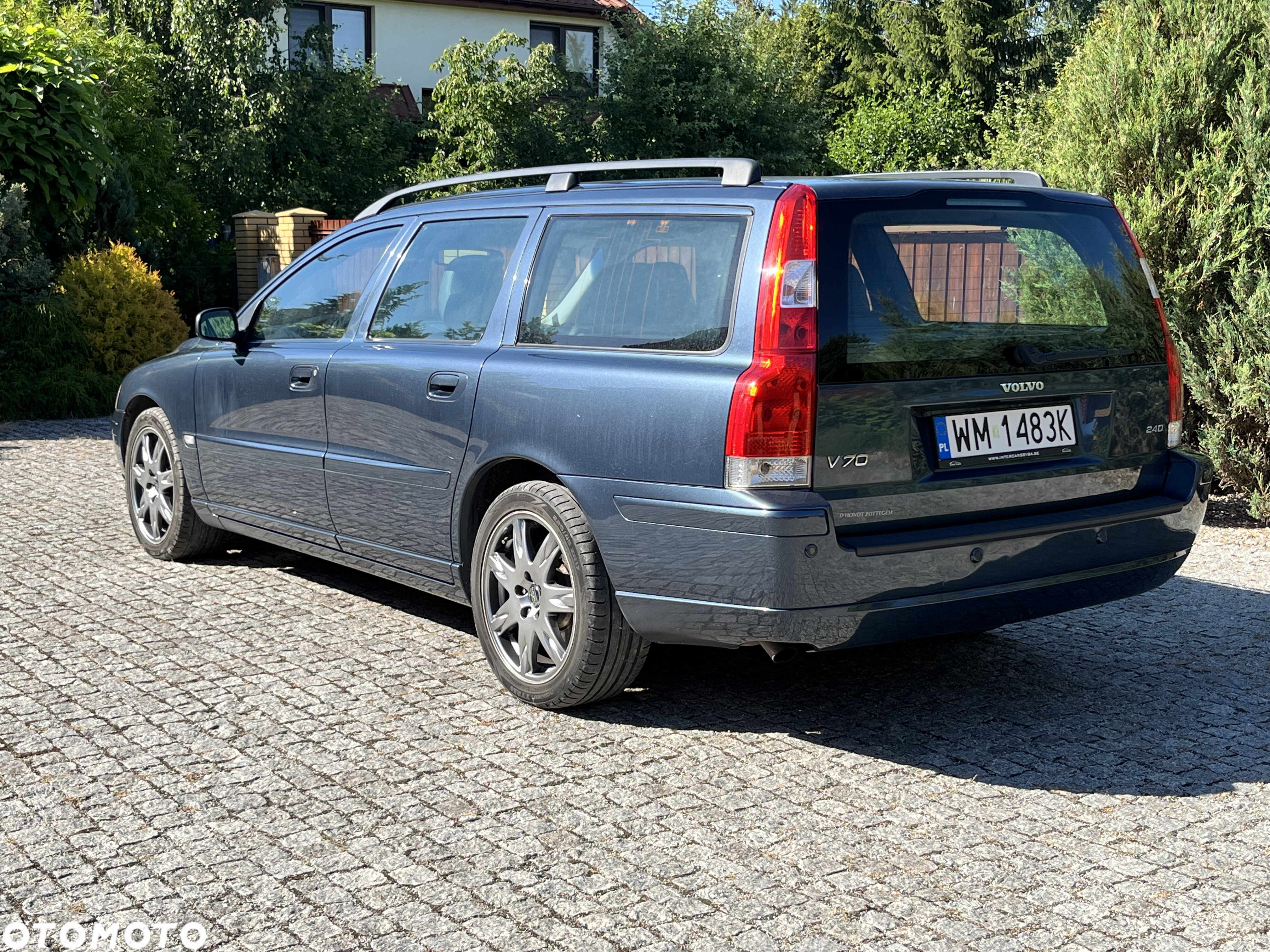 Volvo V70 2.4 D Momentum - 3