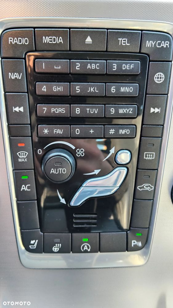 Volvo V70 D2 Geartronic Powershift Momentum - 24