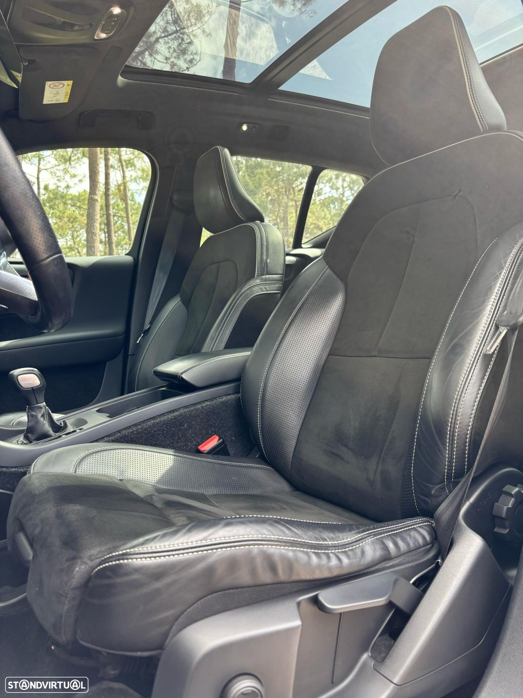 Volvo XC 40 1.5 T3 R-Design Tech Edition - 17
