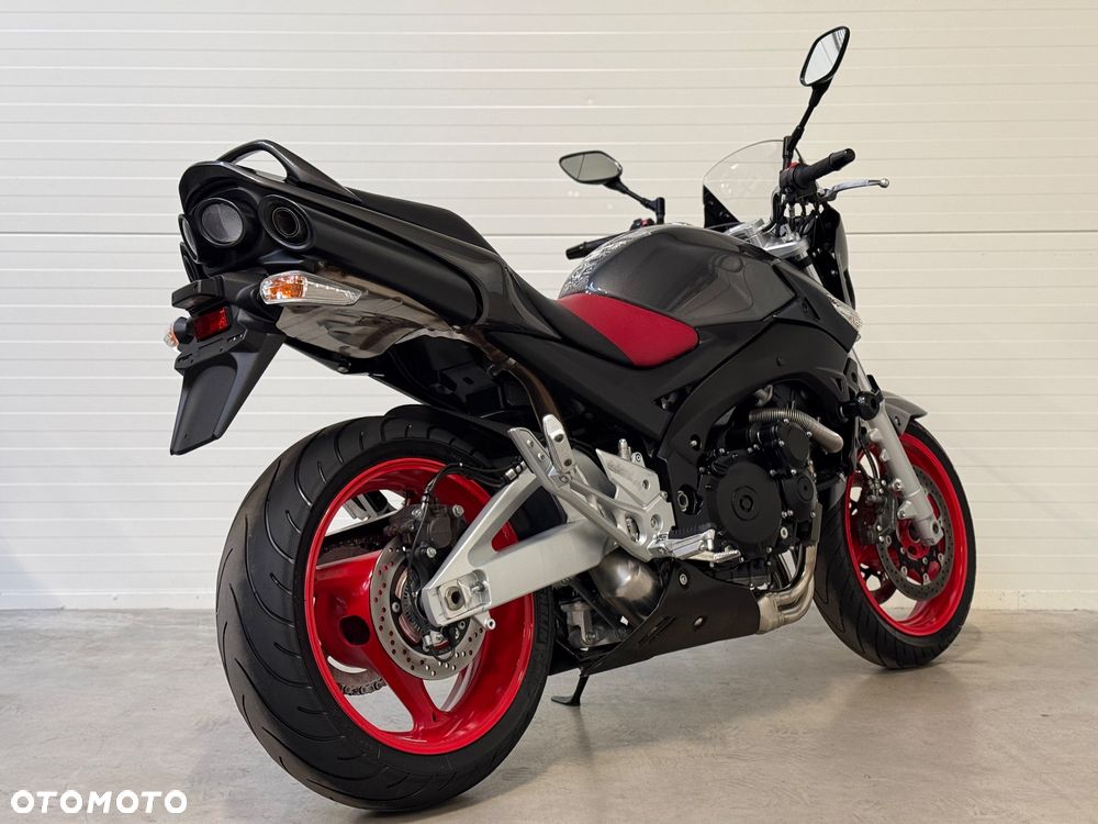 Suzuki GSR - 4