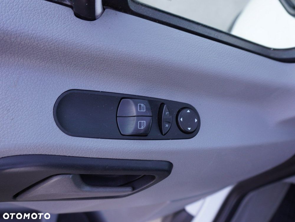 Mercedes-Benz Sprinter - 20