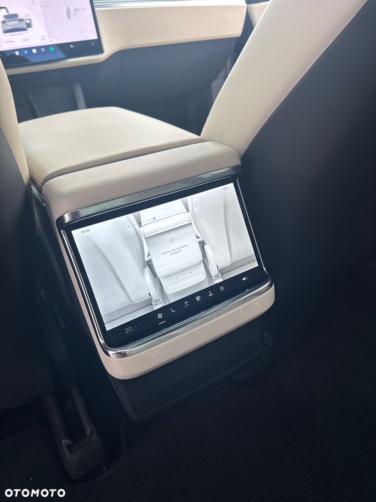 Tesla Model X Plaid - 17