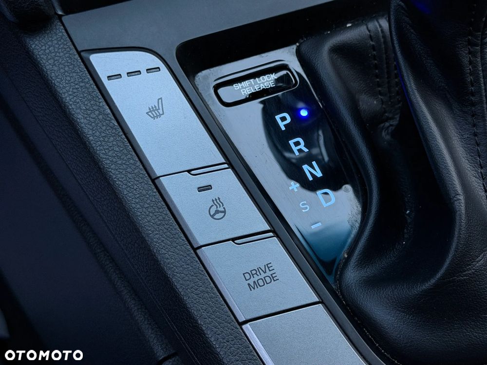 Hyundai Elantra 1.6 Comfort - 24