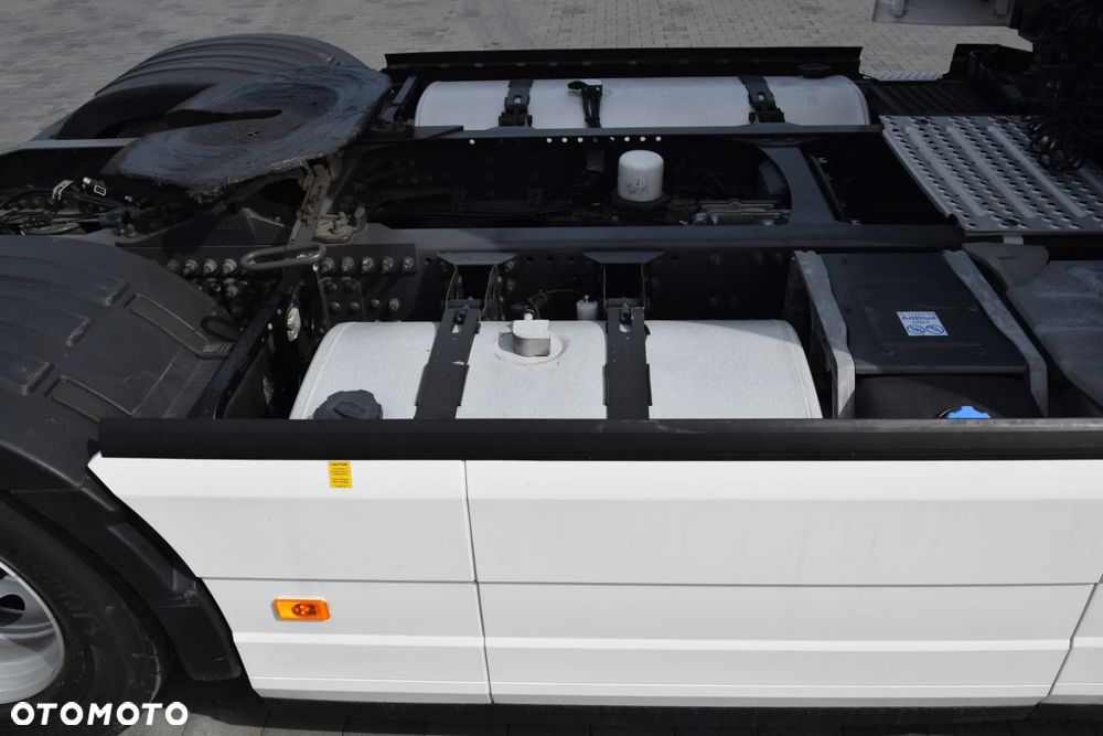 Volvo FH500 / EURO 6 / KLIMATYZACJA POSTOJOWA / ACC / LEDY / 2 ZBIORNIKI / FULL SPILERY / SERWISOWANY / SPROWADZONY - 18