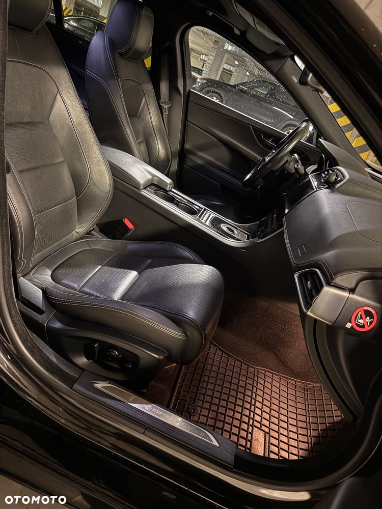 Jaguar XE - 14