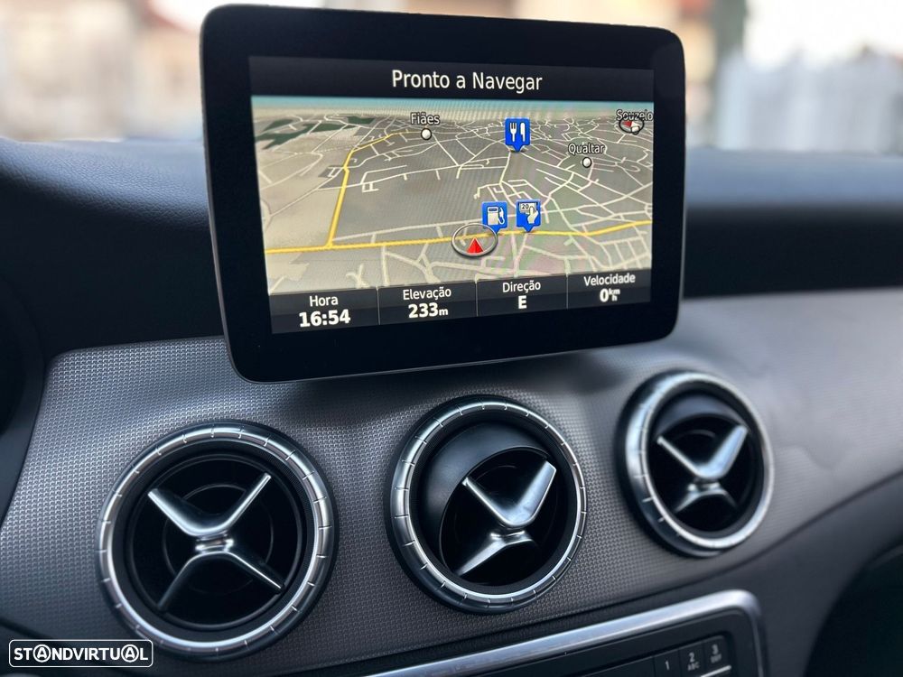 Mercedes-Benz CLA 200 - 35