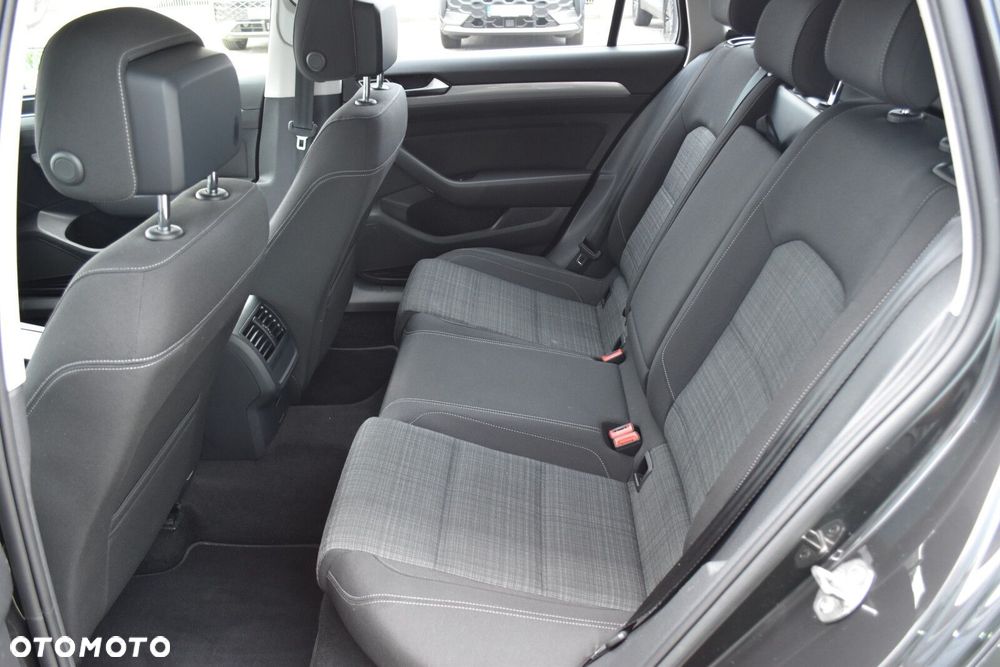 Volkswagen Passat - 31