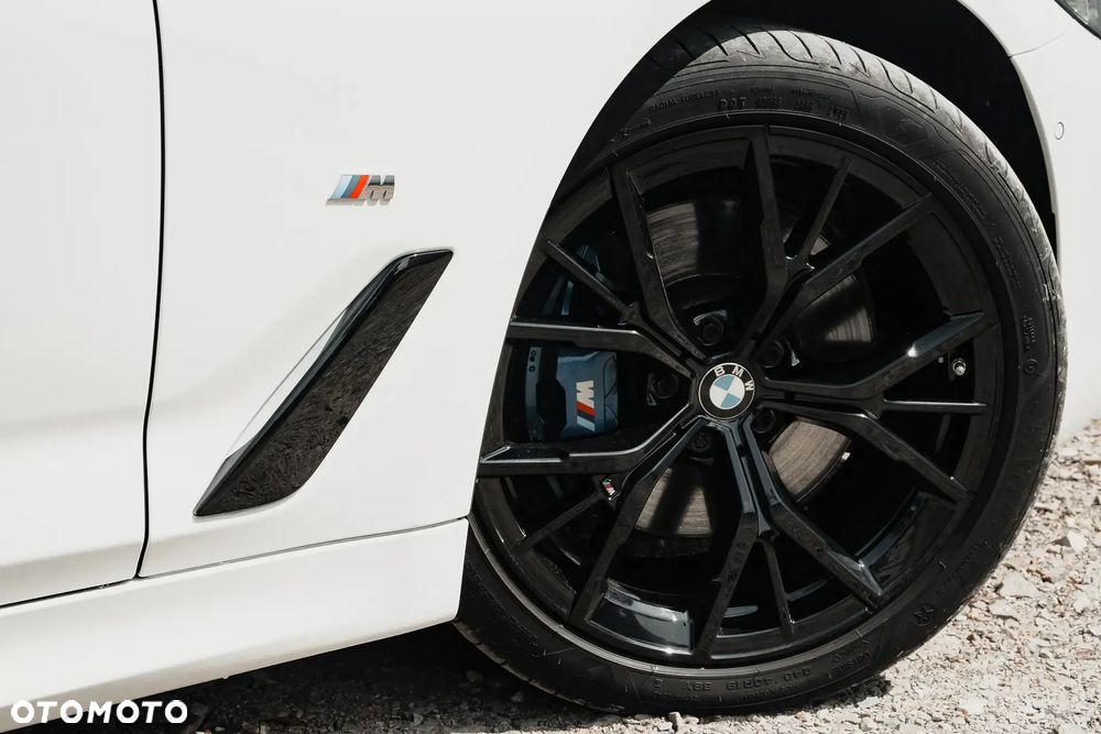 BMW Seria 5 520d xDrive Touring M Sport Edition - 15