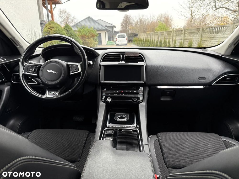 Jaguar F-Pace - 9
