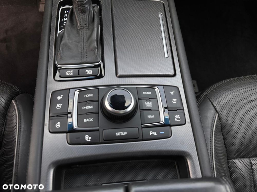 Hyundai Genesis 3.8 V6 GDI - 20