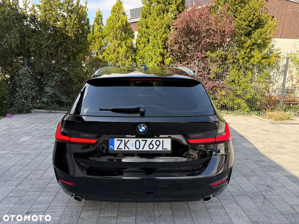 BMW Seria 3 320d Sport Line - 4