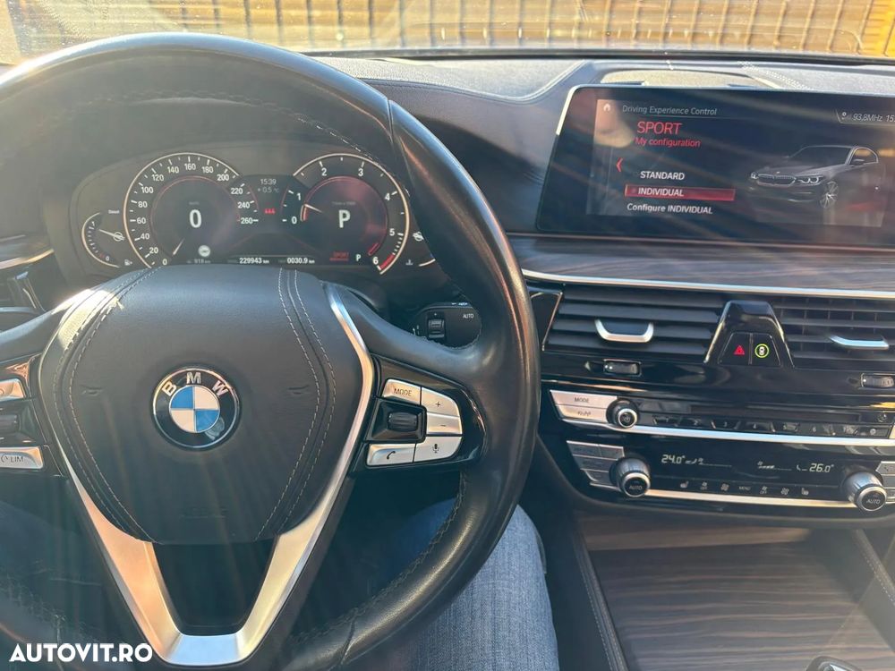 BMW Seria 5 520d xDrive AT - 12