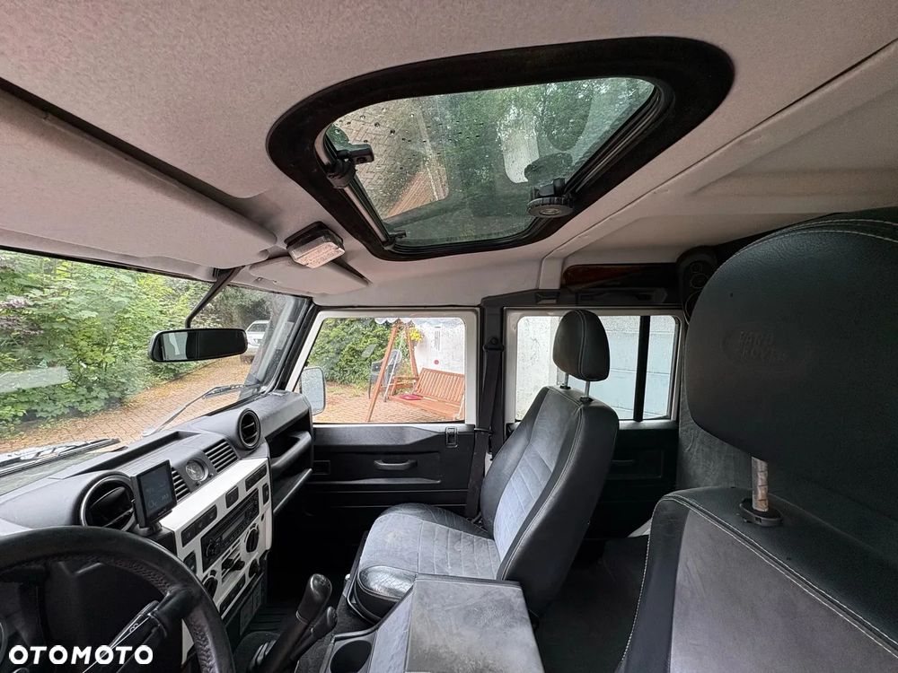 Land Rover Defender 110 SE - 23