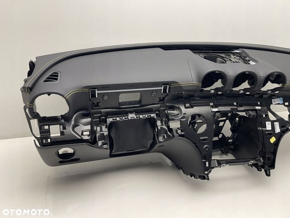 DESKA ROZDZIELCZA KONSOLA MERCEDES C KLASA 206 W206 AMG SKÓRA ŻÓŁTA NIĆ - 2