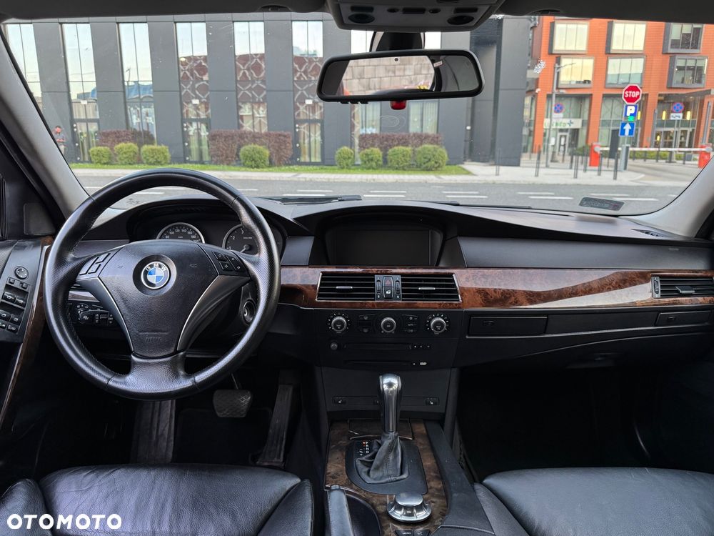 BMW Seria 5 545i - 16