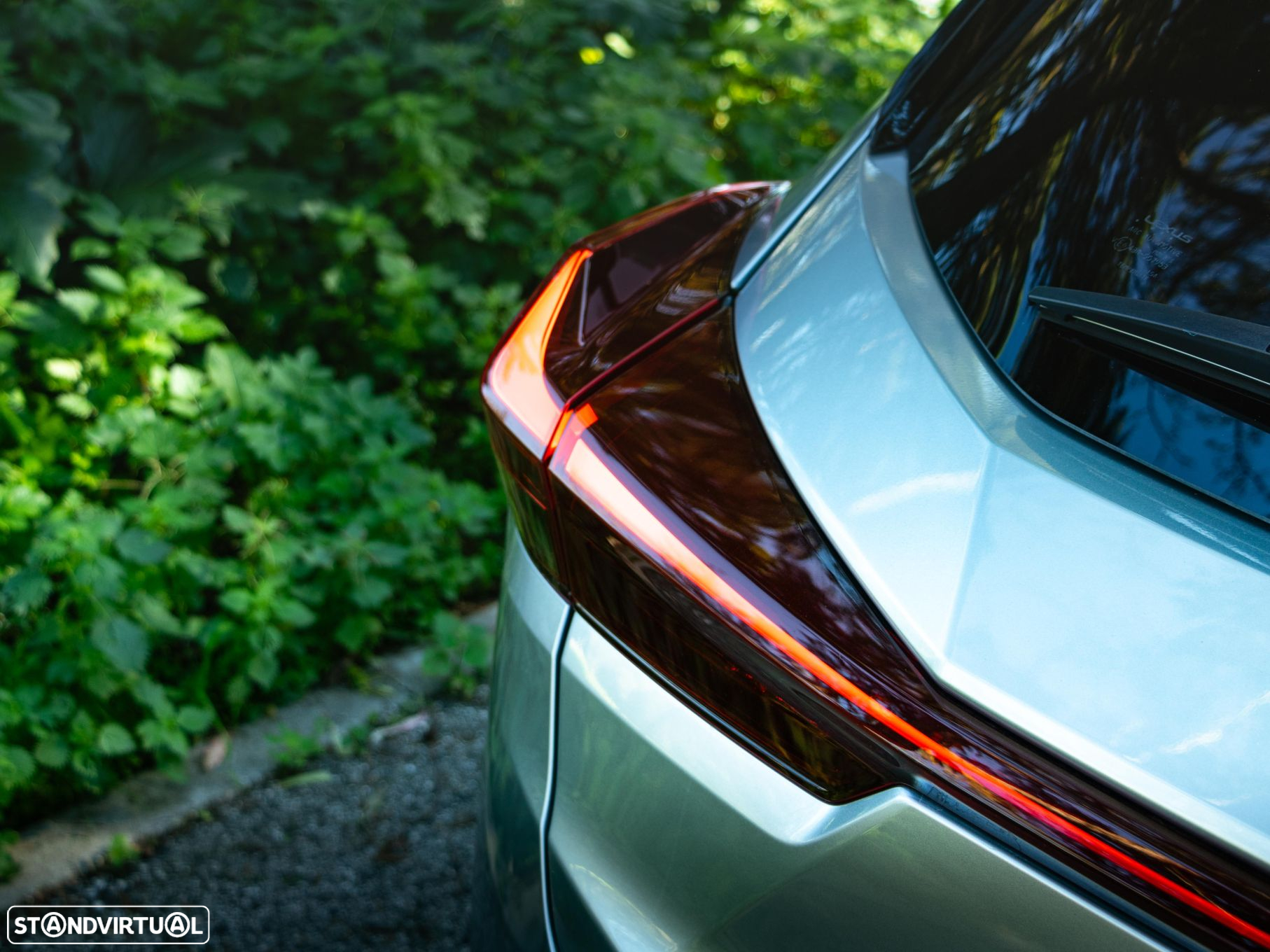 Lexus ux-250h Sport - 27