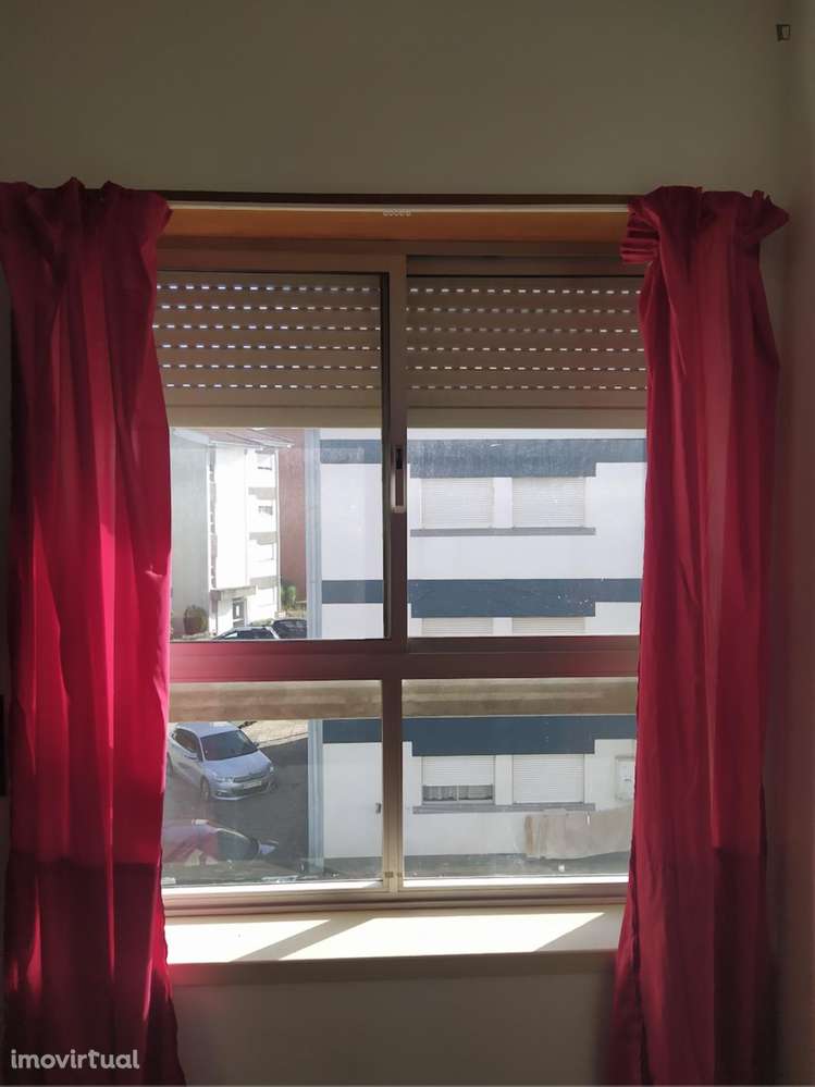Quarto - localizado em Norton de Matos Coimbra - Grande imagem: 2/6