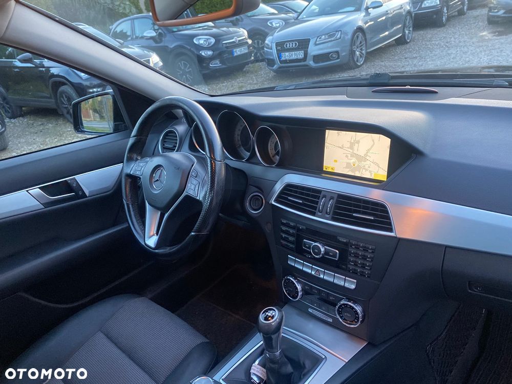 Mercedes-Benz Klasa C 180 CGI BlueEFFICIENCY Avantgarde - 23