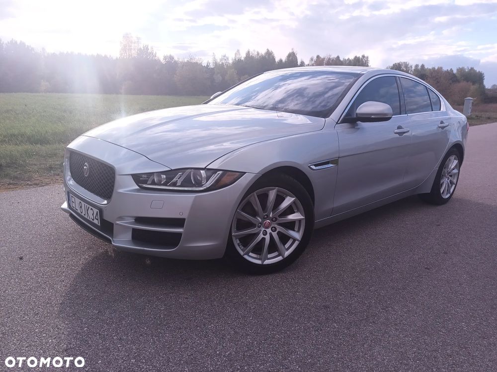 Jaguar XE 2.0 P300 AWD SE - 3