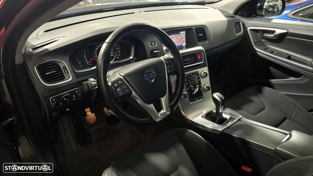 Volvo V60 Cross Country 2.0 D3 Momentum - 19