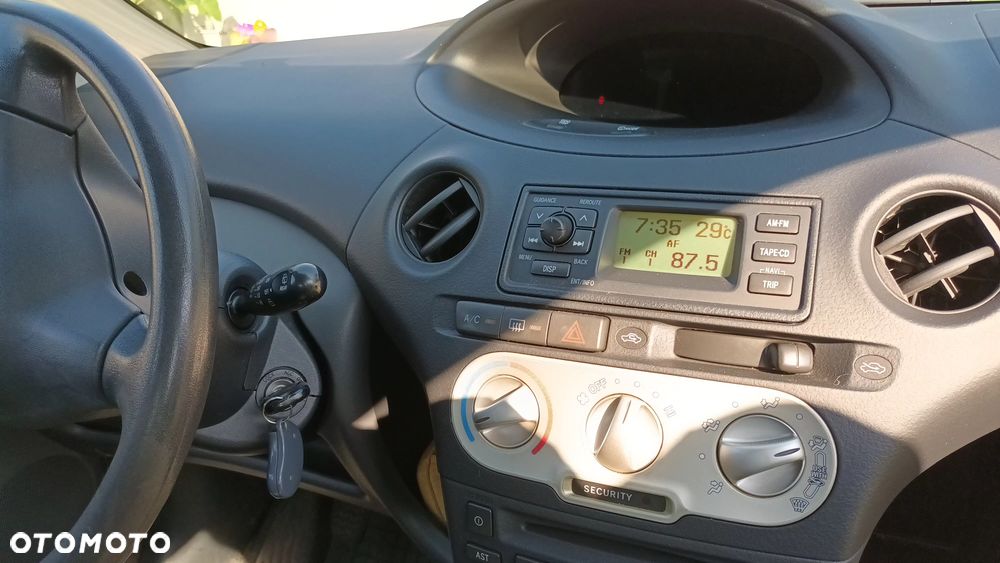 Toyota Yaris 1.0 Base - 8