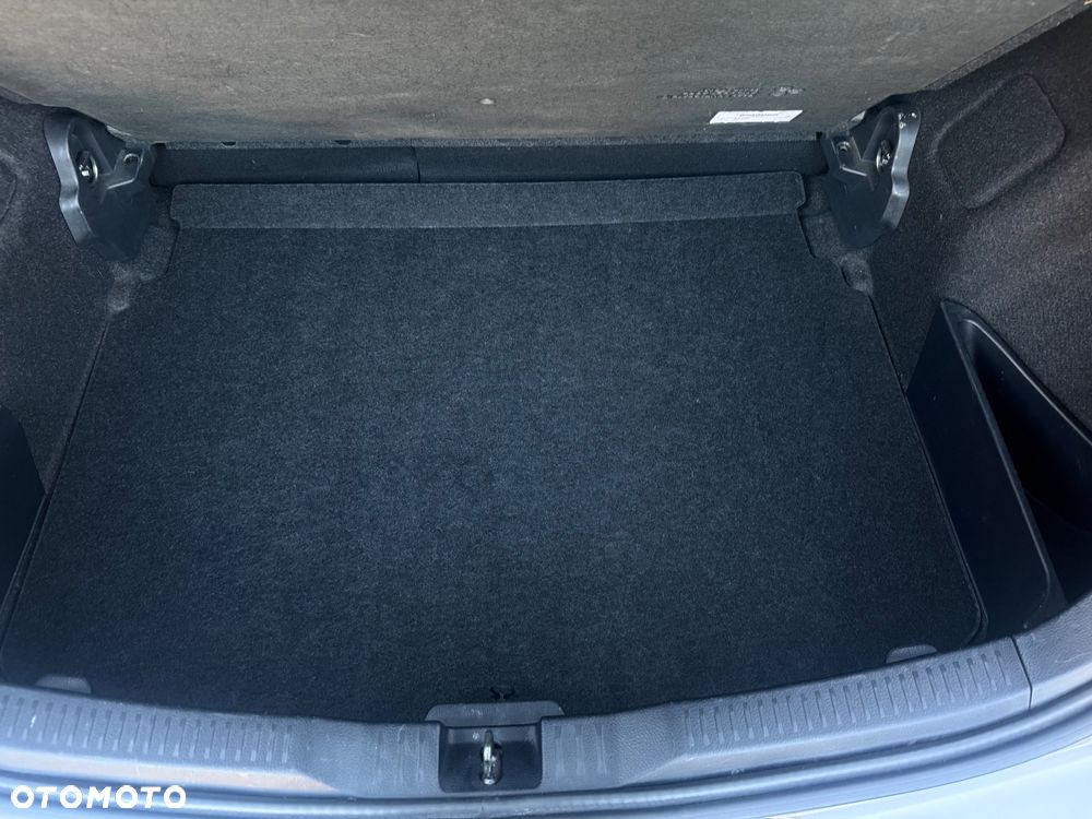 Toyota Auris 1.6 Premium - 14