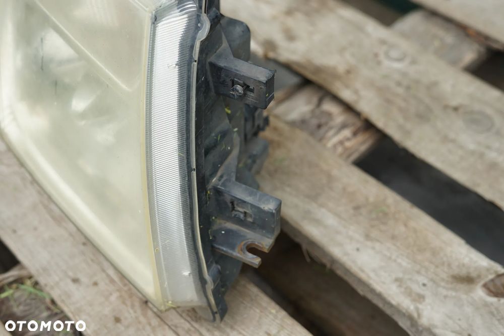 Lampa przód przednia prawa Nissan Pathfinder R51 Xenon Anglik - 2