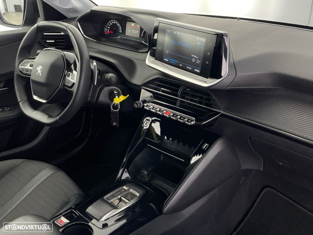 Peugeot 208 - 24