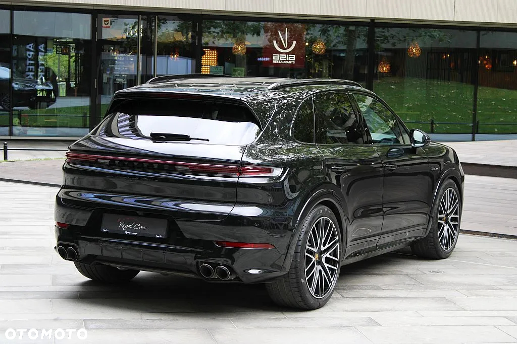 Porsche Cayenne Turbo E-Hybrid PHEV - 4