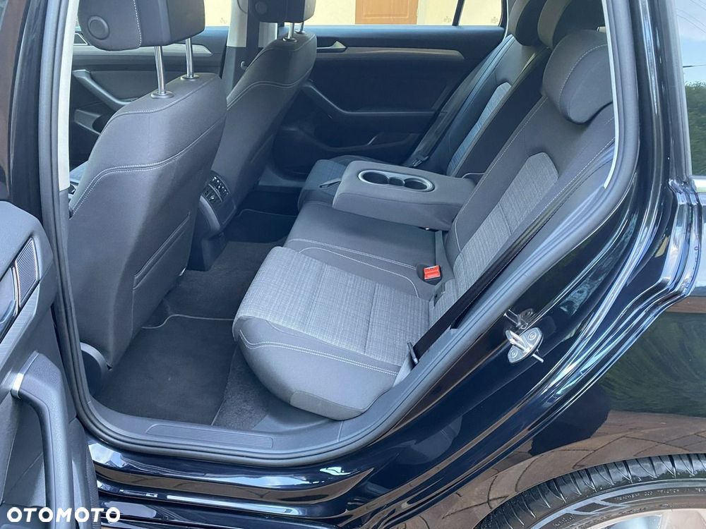 Volkswagen Passat - 28