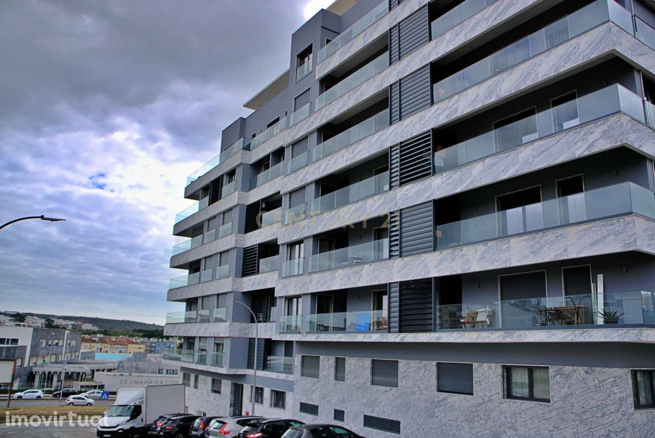 Oportunidade De Investimento Terreno Centro Amadora com projeto aprova - Grande imagem: 2/14