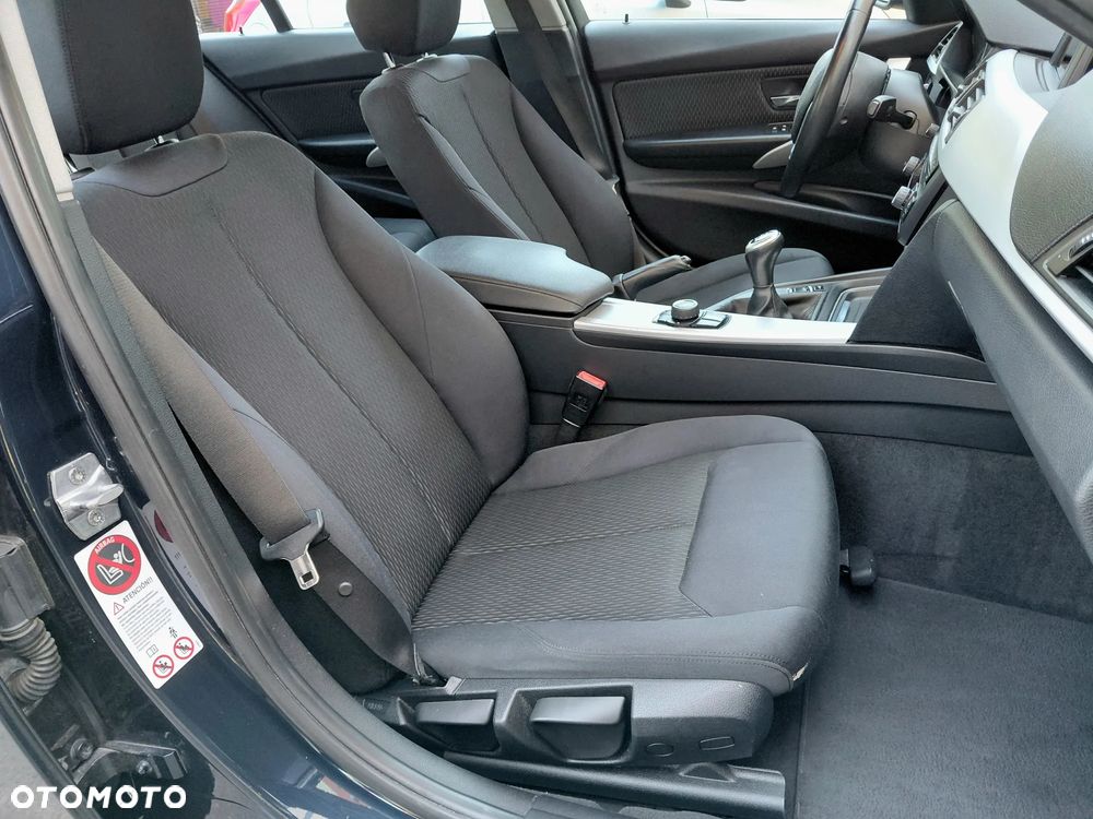 BMW Seria 3 318d Luxury Line - 9