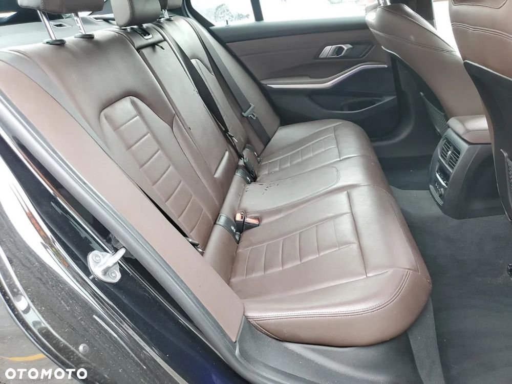 BMW Seria 3 330i - 10
