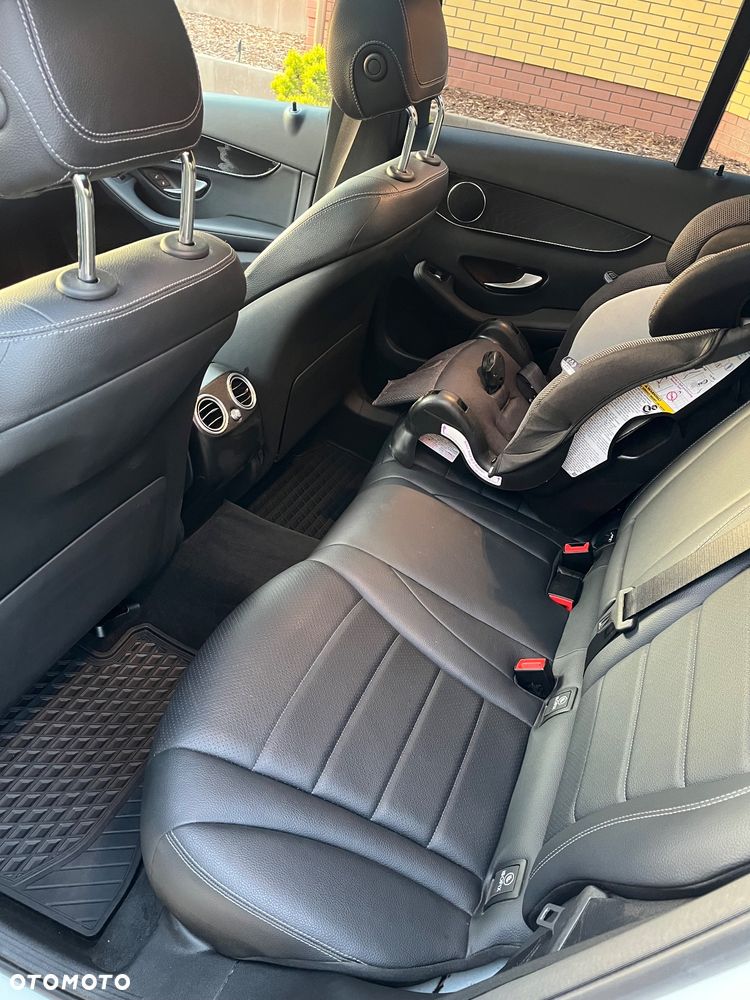 Mercedes-Benz GLC 300 4Matic 9G-TRONIC AMG Line - 22