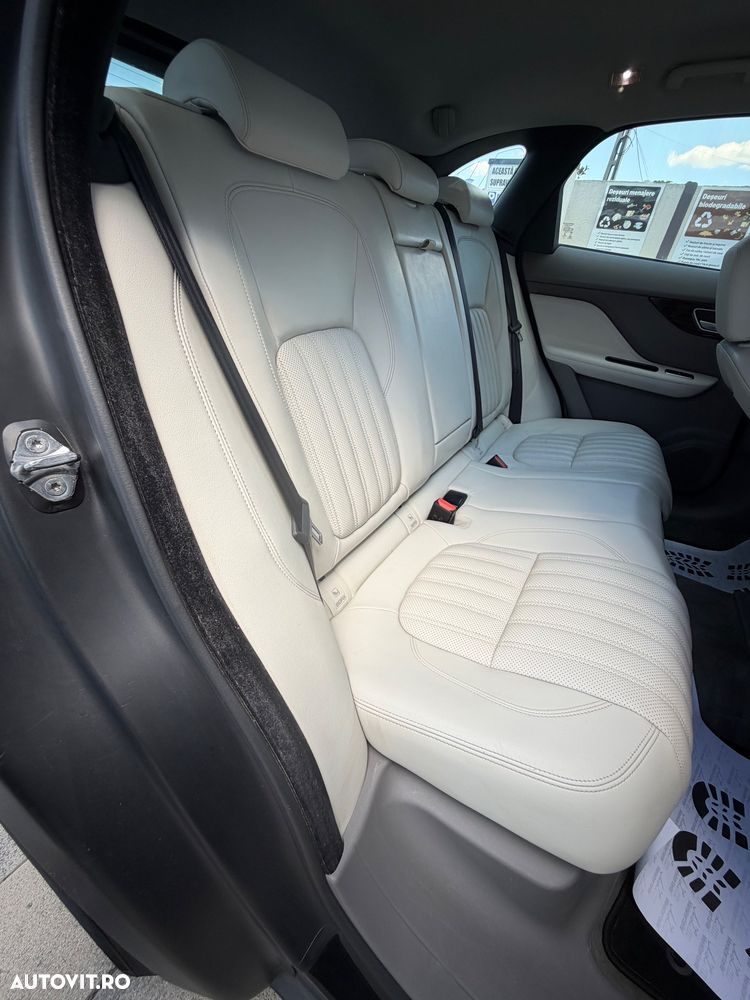 Jaguar F-Pace - 26