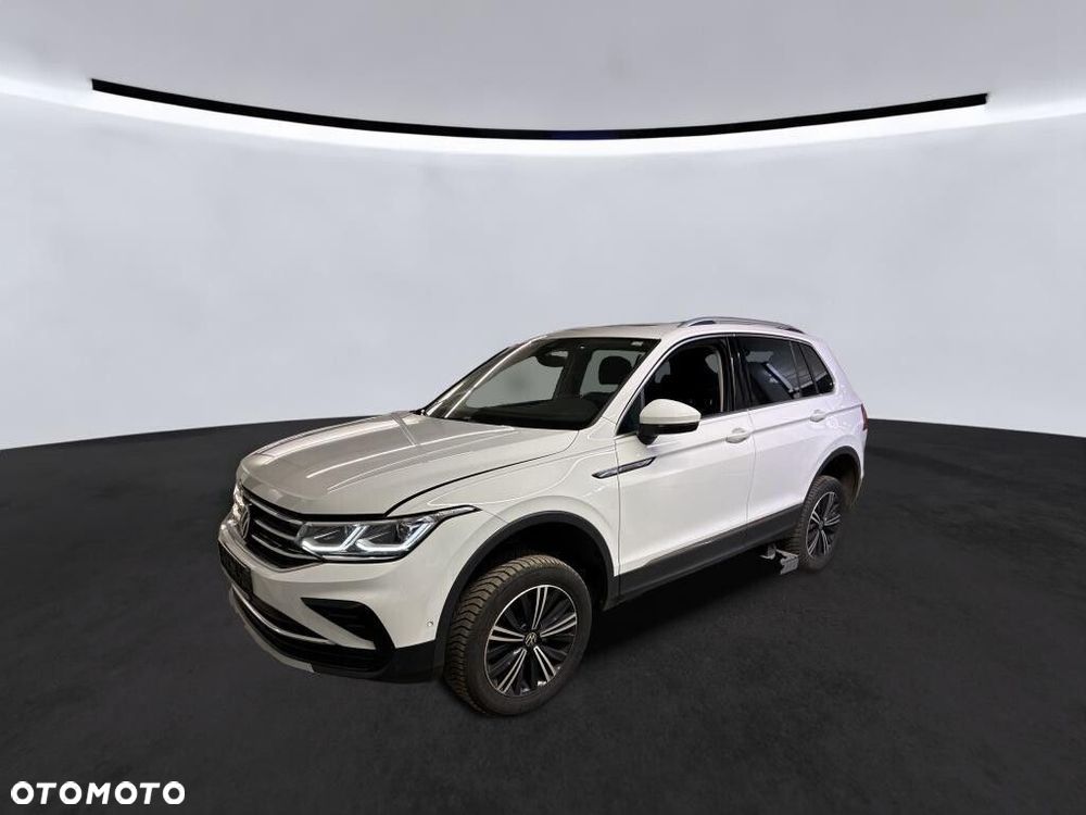 Volkswagen Tiguan - 1