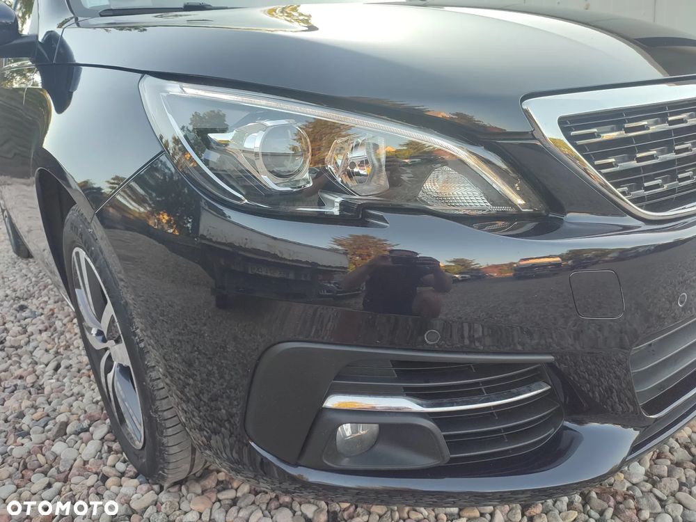 Peugeot 308 PureTech 130 GPF Stop & Start Allure Business-Paket - 13