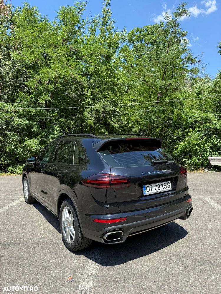 Porsche Cayenne 3.0 L - 12