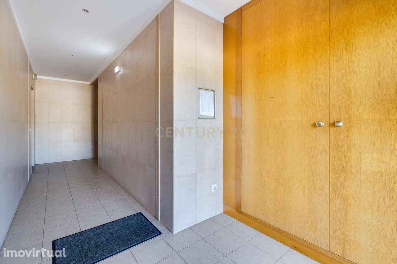 T3 com Excelentes Áreas na Zona Alta de Olhão - Grande imagem: 2/28