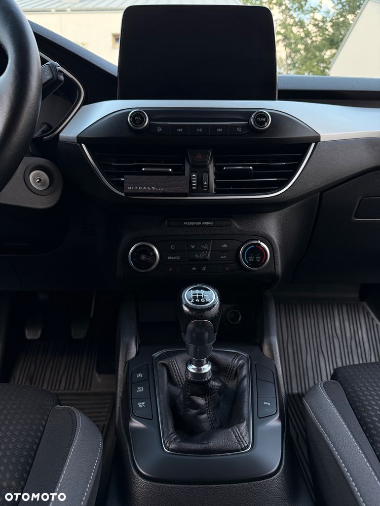 Ford Focus 1.0 EcoBoost Trend Edition Business - 23