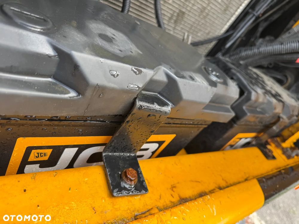 JCB js145 - 13