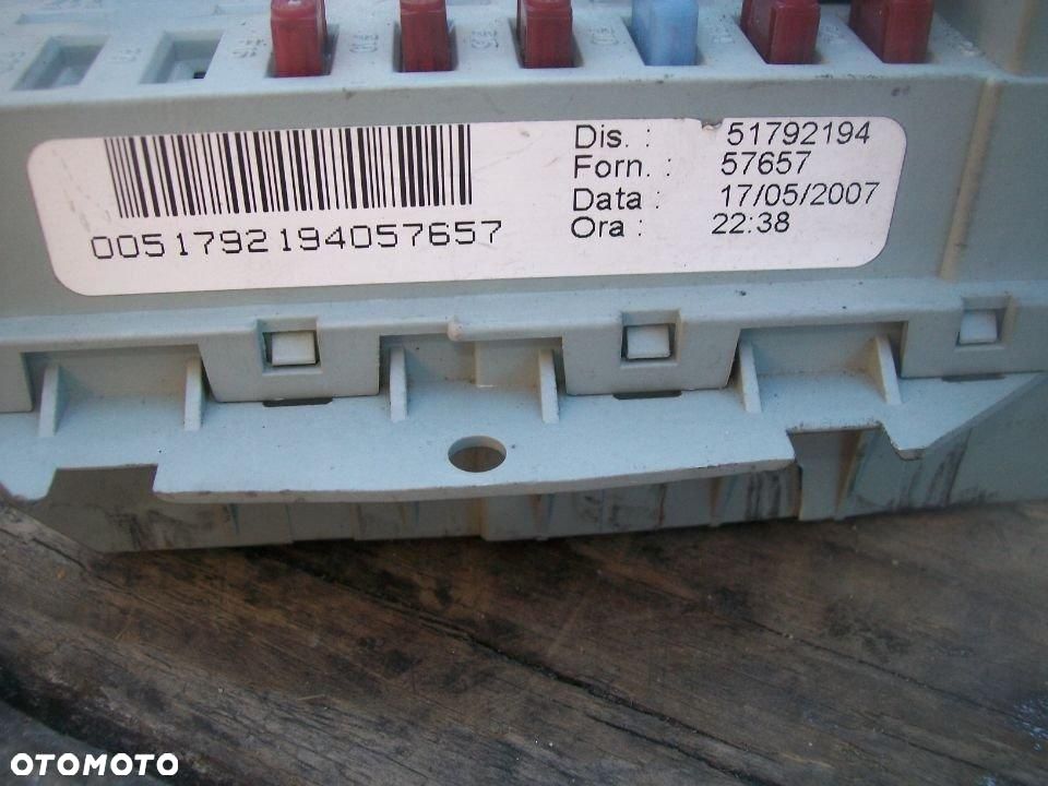 Skrzynka Bezpieczników Fiat Stilo 1.9JTD 51792194 - 2