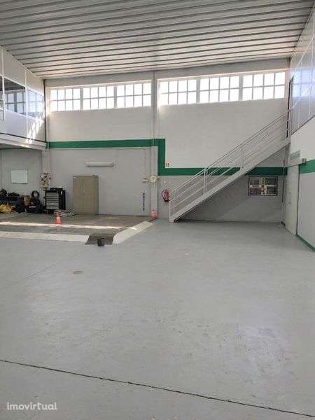 Arrendamento – Armazém / Espaço Comercial e Industrial em Leiria - Grande imagem: 3/8