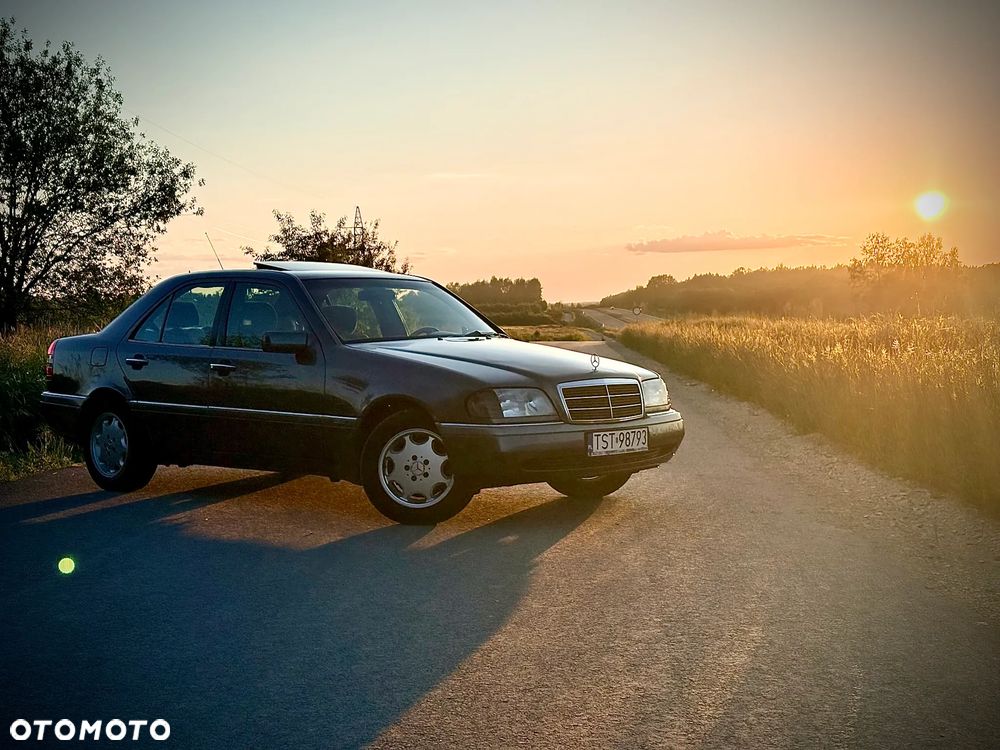 Mercedes-Benz Klasa C 180 T Elegance - 12
