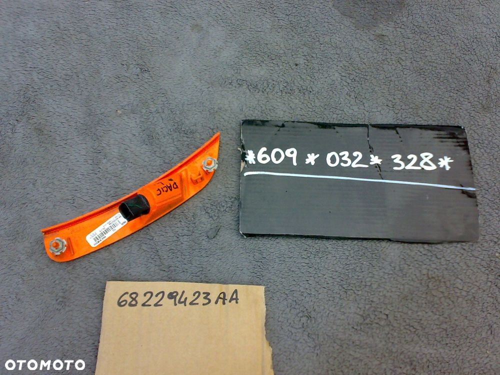 chrysler pacifica 2017- obrysówka przednia lewa lampka w zderzak przód orgi - 2