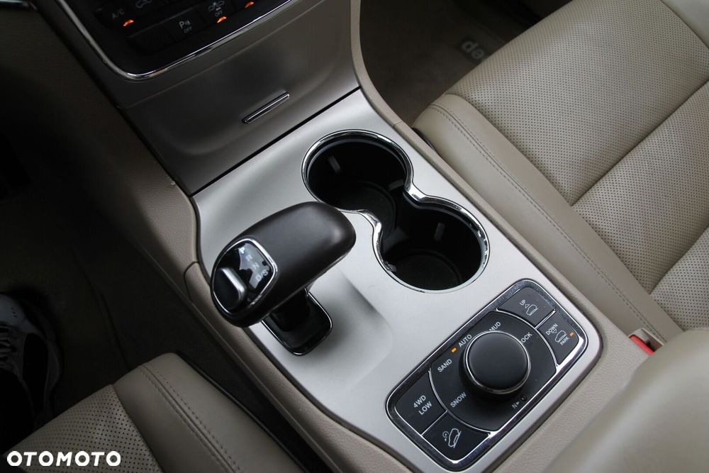 Jeep Grand Cherokee - 36