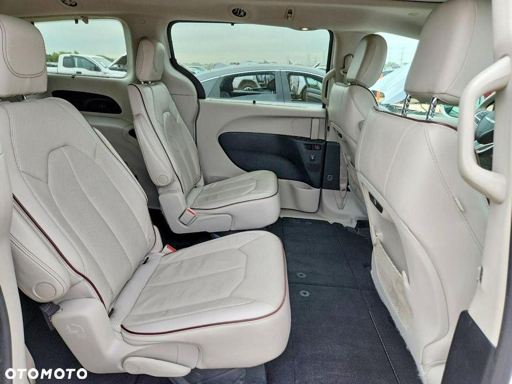 Chrysler Pacifica - 10